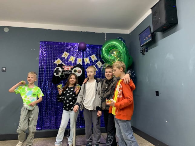 В клубі є ігри, квести, для кількох гравців. 