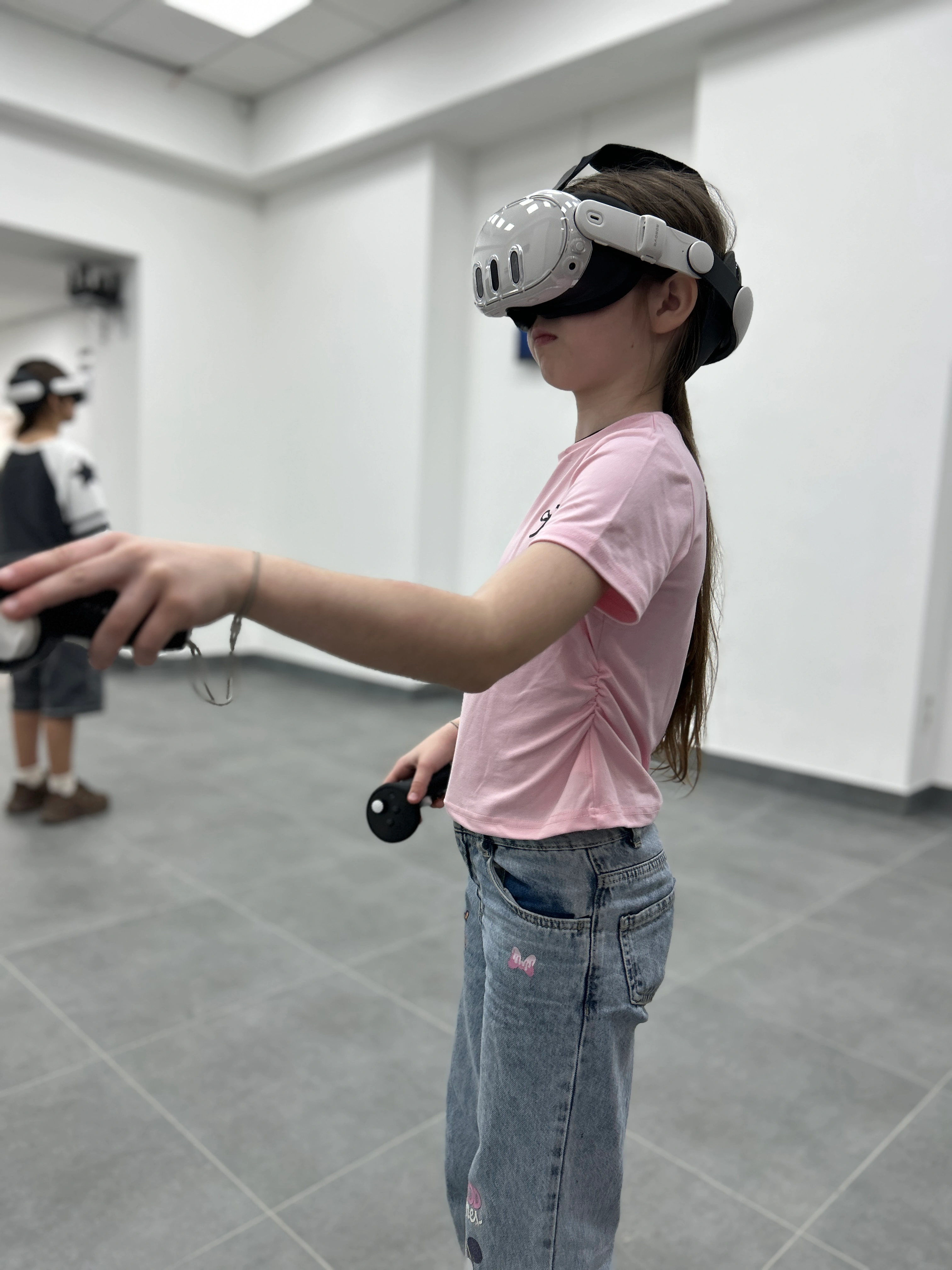 Атмосфера дитячого свята у SKY VR Харків: сучасний клуб для свята, VR-розваг та відпочинку гостей